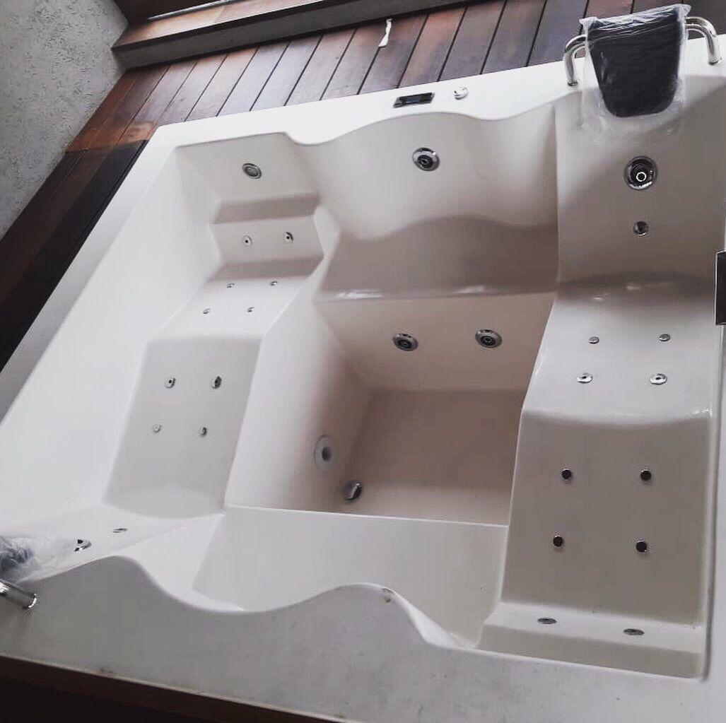 Spa jet layout and overhead plumbing detail reference